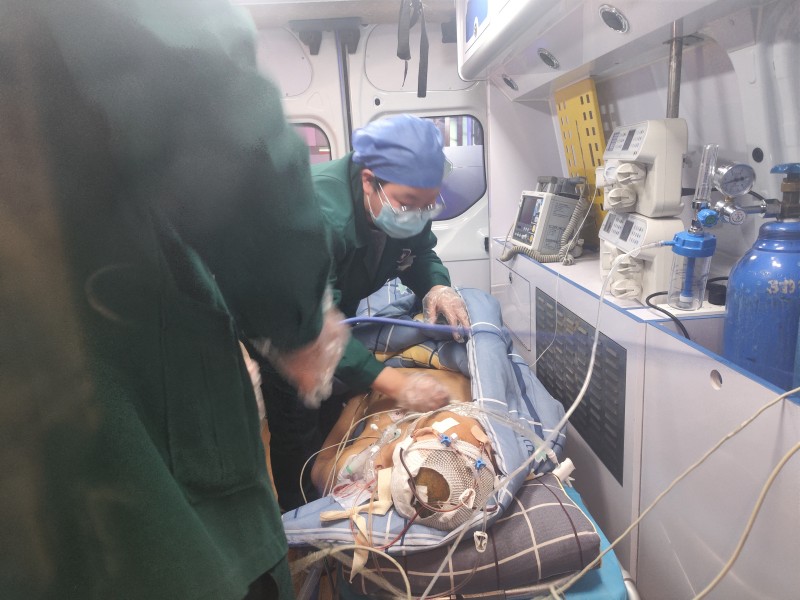 如何確保救護(hù)車轉(zhuǎn)運床到床服務(wù)無縫對接患者需求？